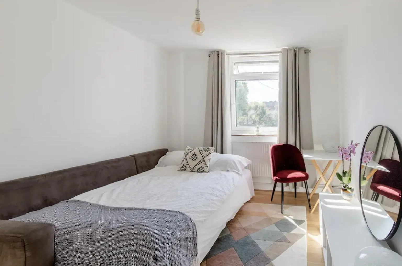 Central London Stylish Room